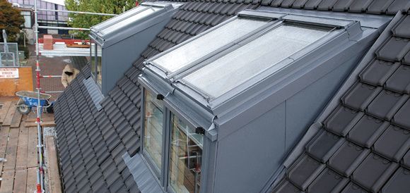 Grijze velux dakkapel