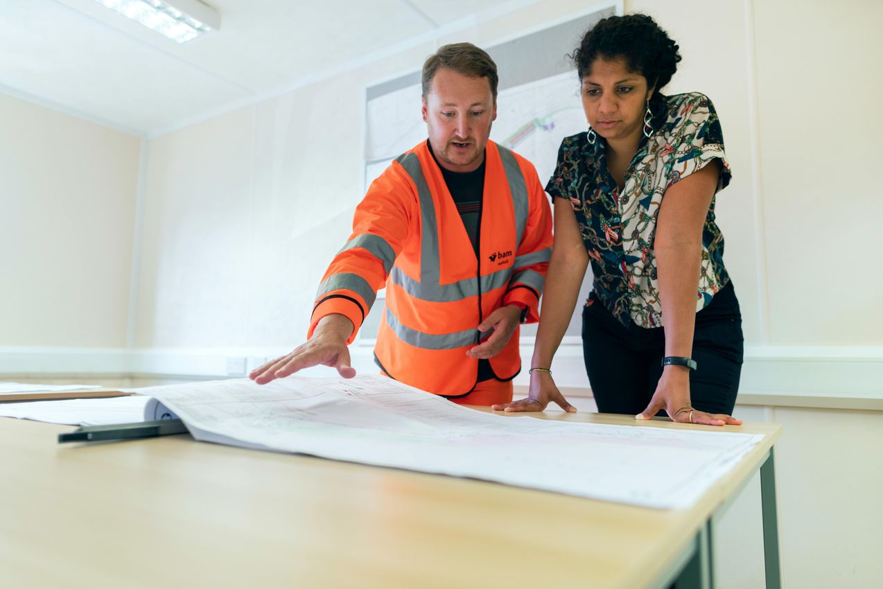 Uitbouw of aanbouw bespreken met aannemer